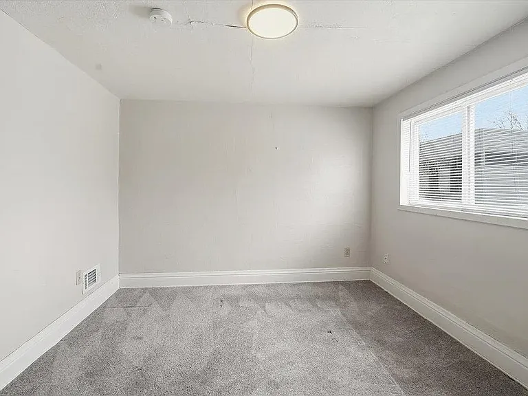 1723 Falls Ave — Photo 7