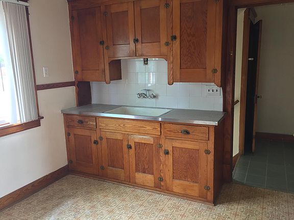 3rd image of 102 Herbert Ave