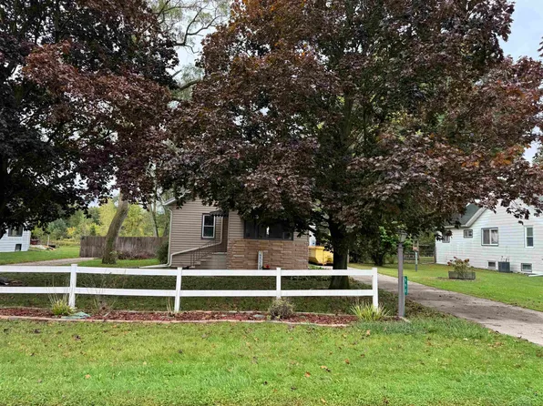 590 S Frost Dr, Saginaw, MI 48638