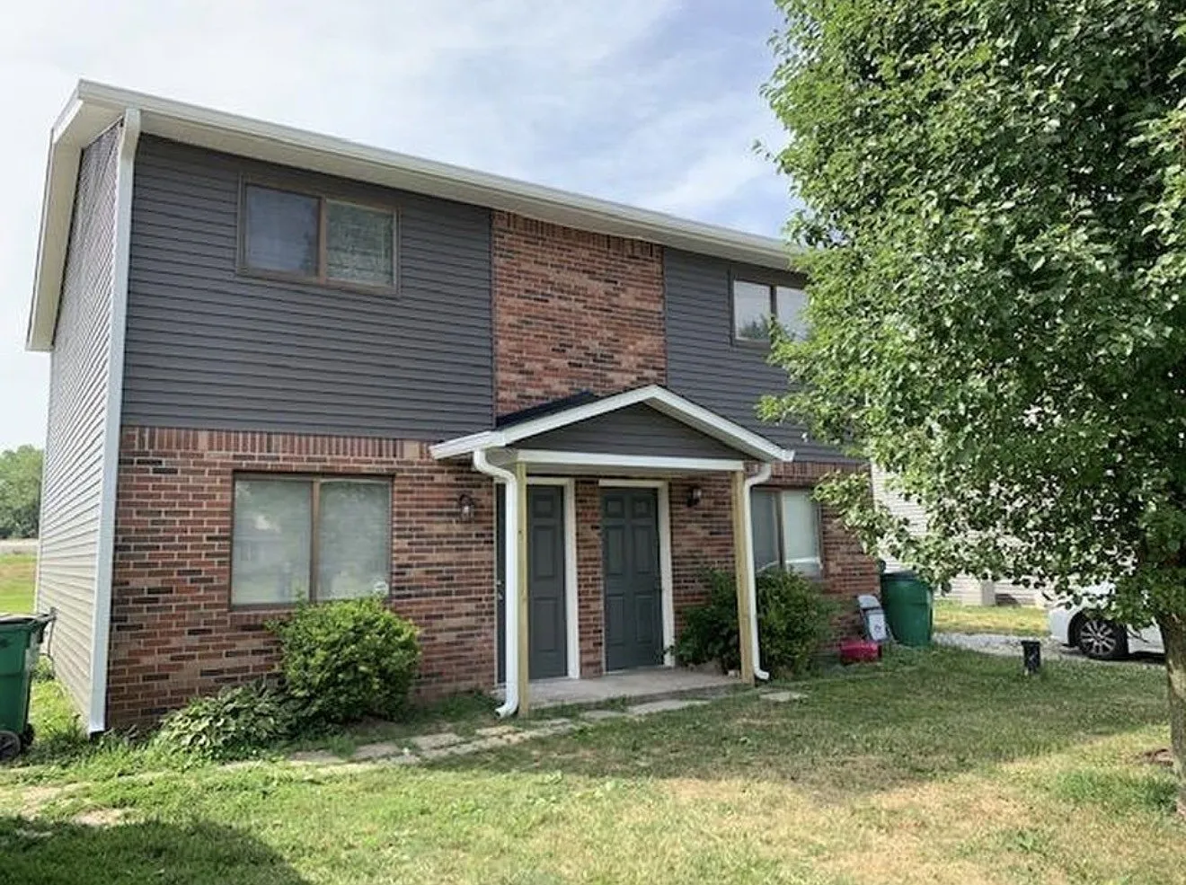 2 bed, 1.5 bath, 900 sqft, $1,350 — Photo 1