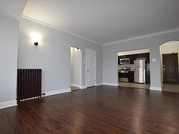 2nd image of 1608 1/2 W Sherwin Ave #702