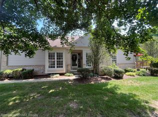 39677 Muirfield Ln, Northville, MI 48168