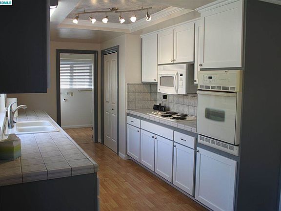 5th image of 3208 Mountaire Dr