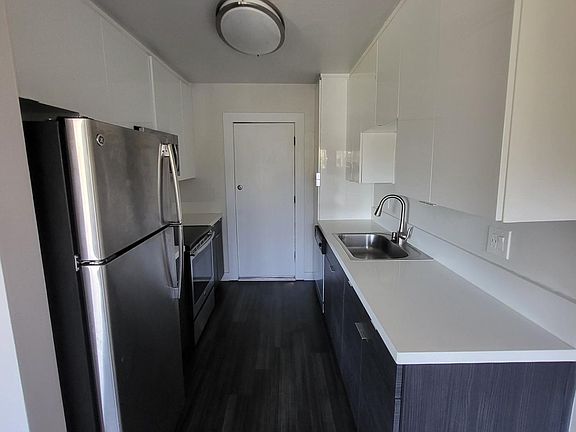 4th image of 4949 Tyrone Ave #5B