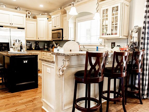 4th image of 582 Indian Creek Cir