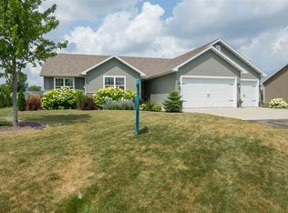 1395 Harvest Moon Dr, Neenah, WI 54956