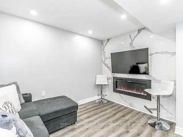 94 Weir St #Basement, Bradford West Gwillimbury, ON L3Z 0K5