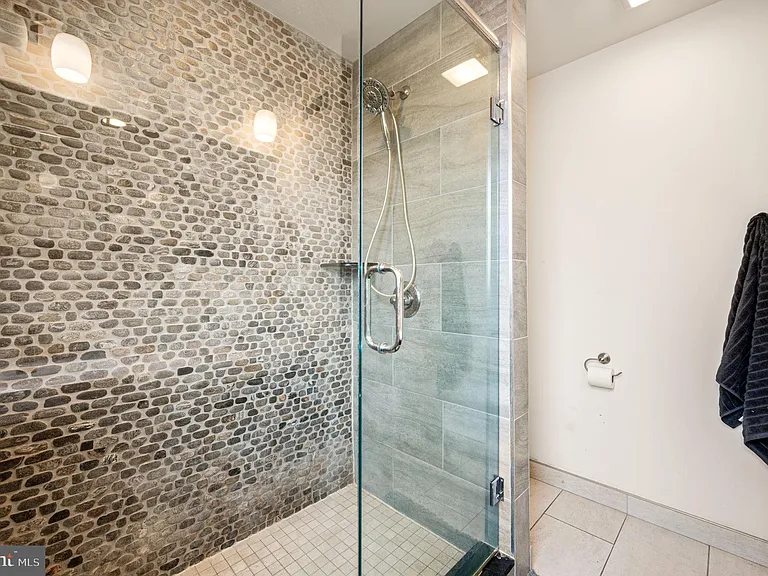 1014 S Bouvier St — Photo 14