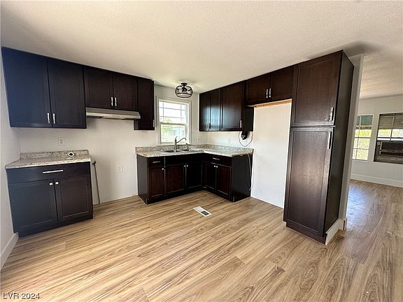 3rd image of 3416 Cactus Springs Dr