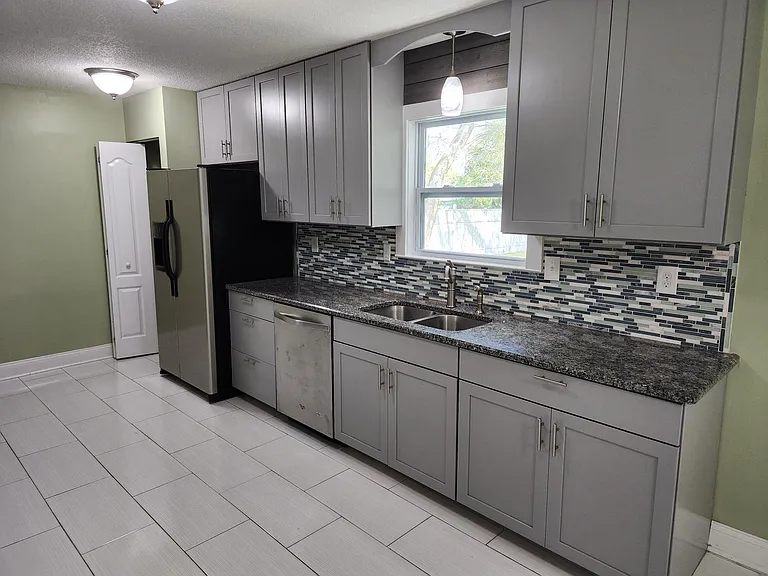721 Segovia Rd — Photo 9