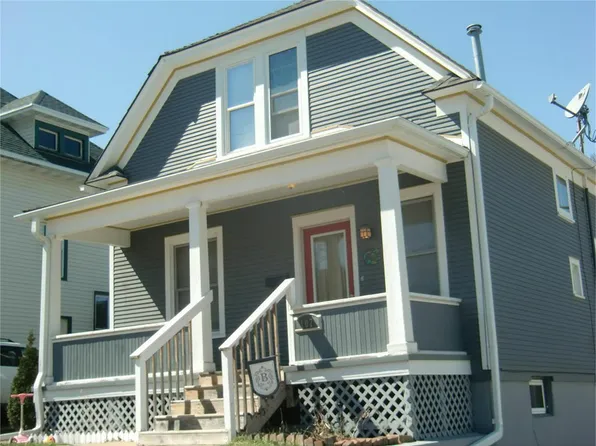 107 E 10th St, Muscatine, IA 52761