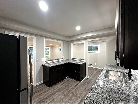 3rd image of 11651 Meadowbrook Dr