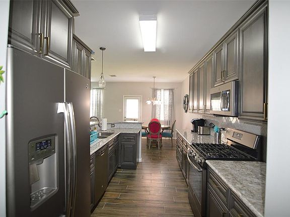 2nd image of 6050 Yorkglen Manor Ln
