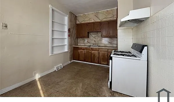 5471 Delancey St — Photo 6