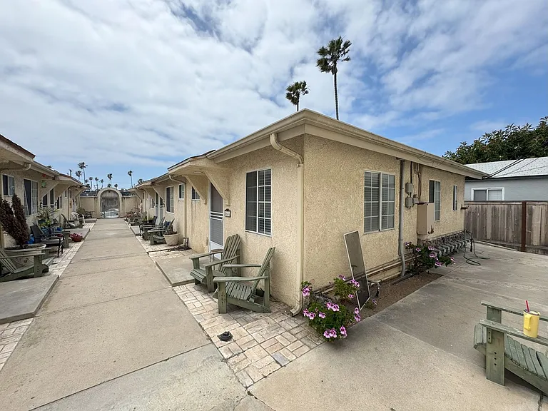 5058-68 Santa Monica Ave — Photo 21