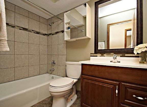Completely remodeled full bath with gorgeous tile and elegant vanity serve the upper level bedrooms perfectly.