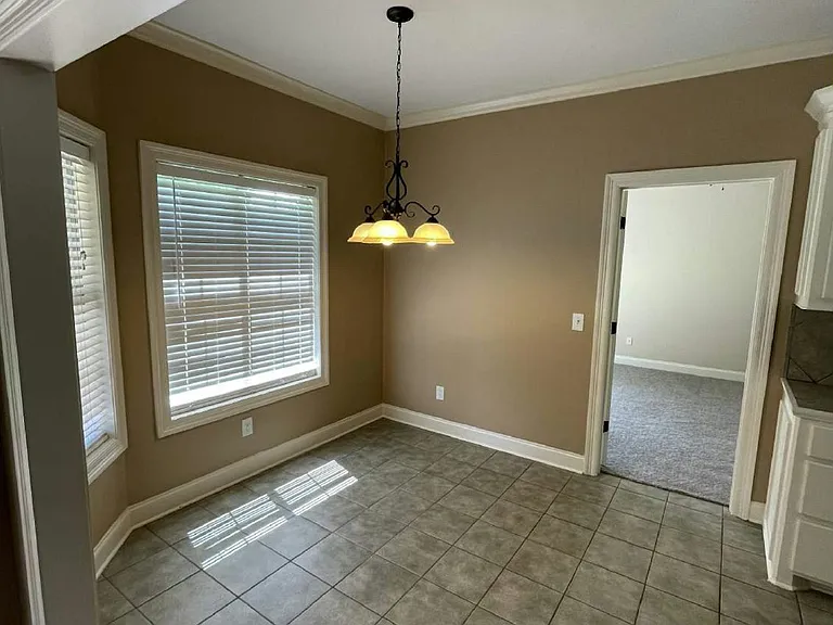 141 Creekside Dr — Photo 3