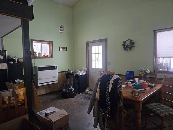 4th image of 5525 N Comstock Ave