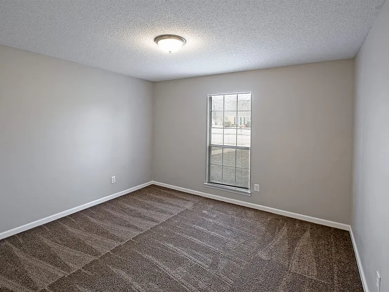 7611 Lowrance Rd — Photo 12