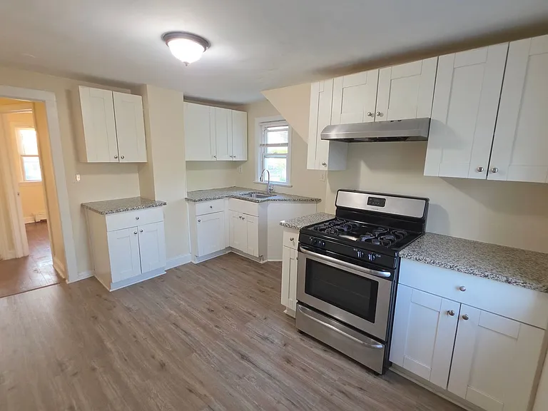 121VictorStfronthouse — Photo 17