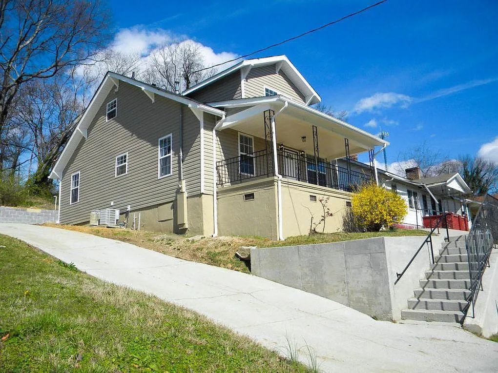 1305 Moses Ave — Photo 4