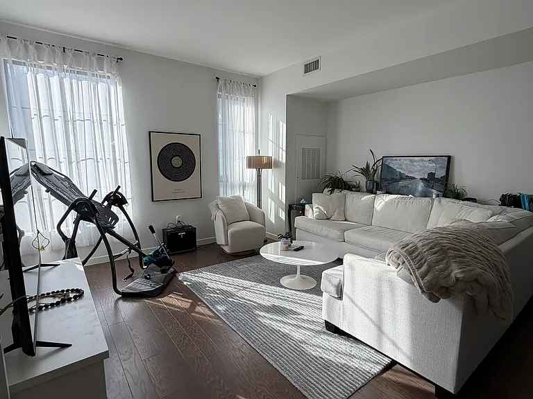 2635 Penn Ave #216 — Photo 4