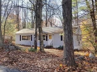 127 Niles Rd, New Hartford, CT 06057