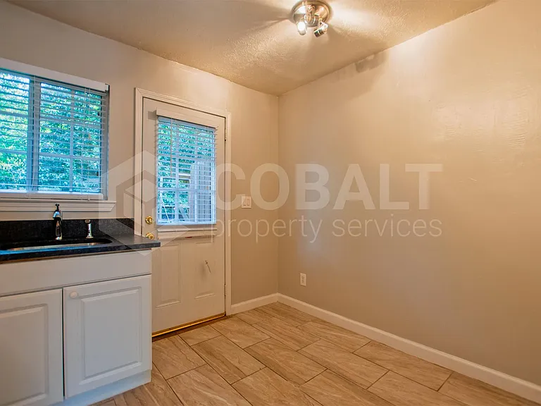 493 N Highland Ave NE #30 — Photo 3