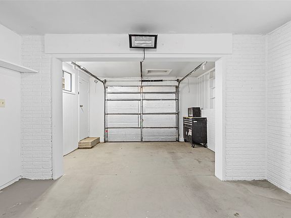3rd image of 3425 9th St NE
