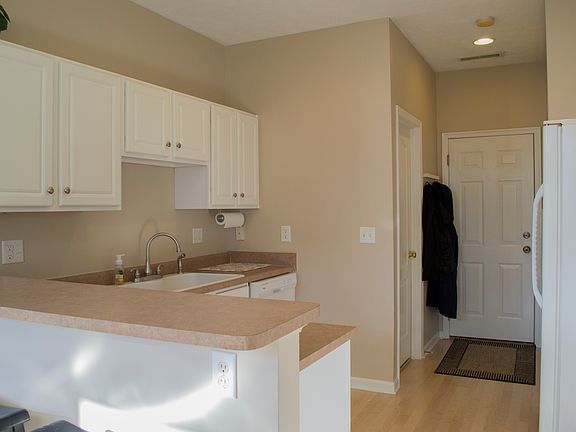 4th image of 3569 Shadetree Dr