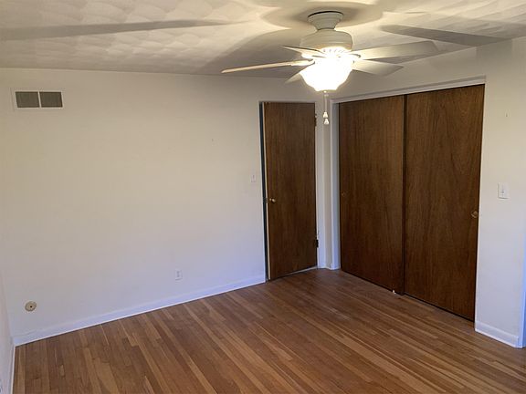 3rd image of 204 E Oak Cliff Ct APT 4