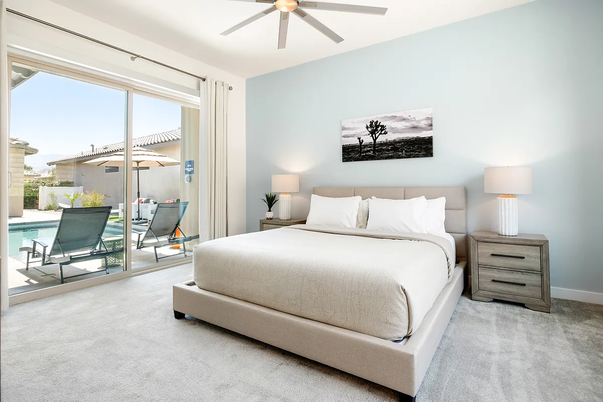 Master Suite 1 - 80352 Platinum Way