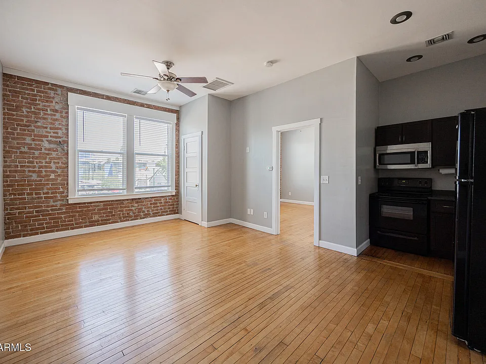 39 W Main St #8