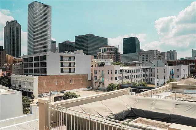 749 Baronne St #300 — Photo 29