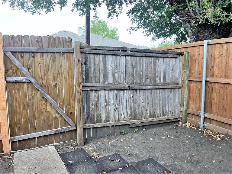 8518 Holly St — Photo 15