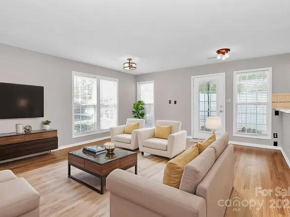 2045 Flushing Ct, Charlotte, NC 28215
