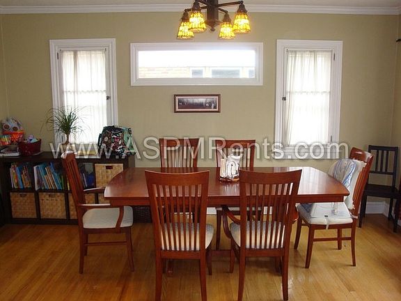 4th image of 967 E Simpson Ave