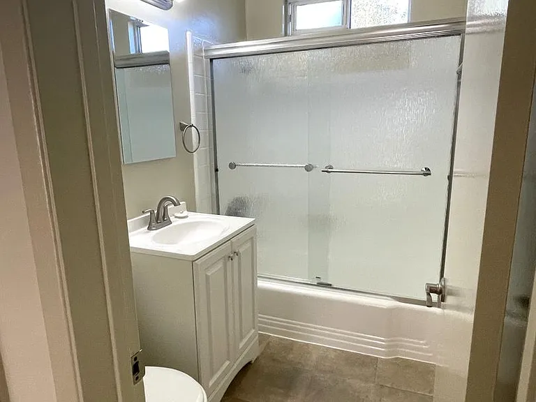 2638 Linden Ave #4 — Photo 10