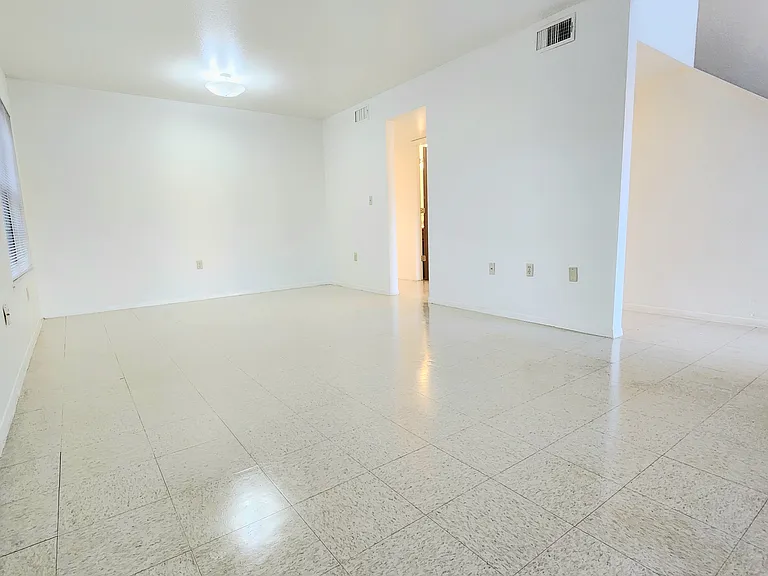 312 Fireball Dr — Photo 3