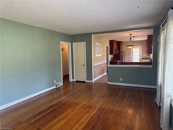 5th image of 3412 Pine Valley Rd