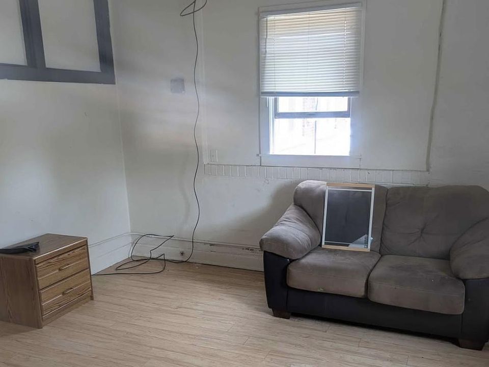 2nd image of 120 Brown St #5