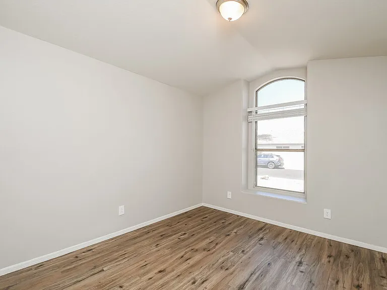 1058 S Sierra St — Photo 14