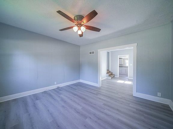 3rd image of 406 S Division Ave