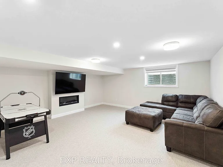 934 Clarkia St — Photo 40