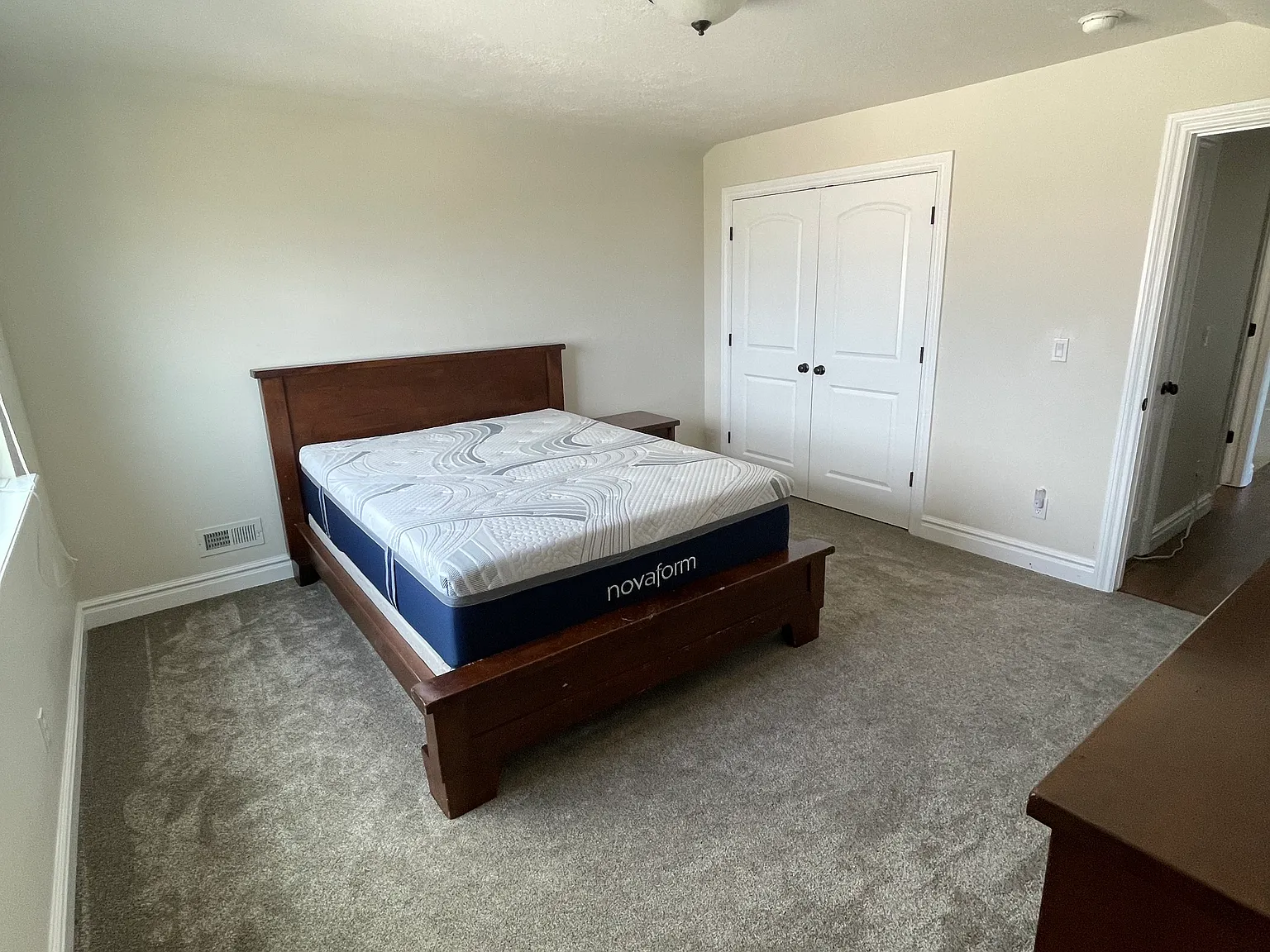 4 bed, 3319 sqft, $700 — Photo 2