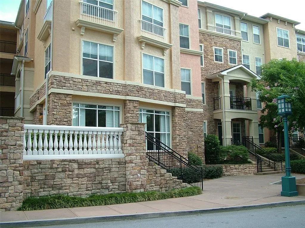 1 bed, 1.0 bath, 648 sqft, $1,450 — Photo 1