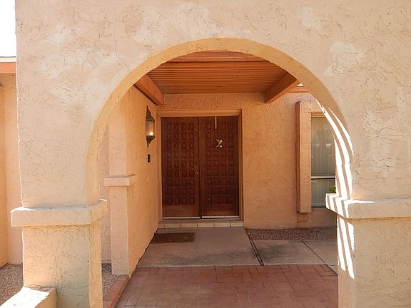 3rd image of 5821 E Larkspur Dr