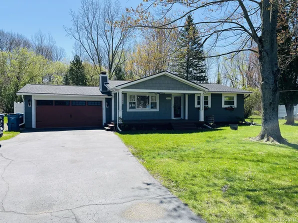 3281 Horrell Ct, Fenton, MI 48430