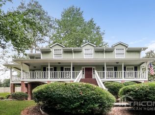 1516 Maple Ridge Dr, Suwanee, GA 30024