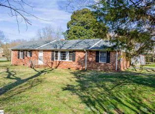 1 Fairlane Dr, Mauldin, SC 29662